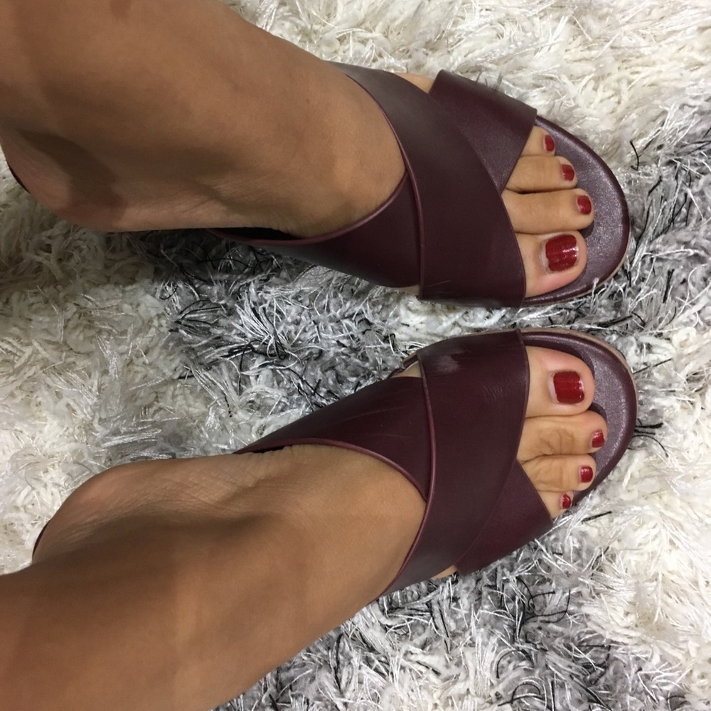 Sz 6.5 Burgundy Mule Slides